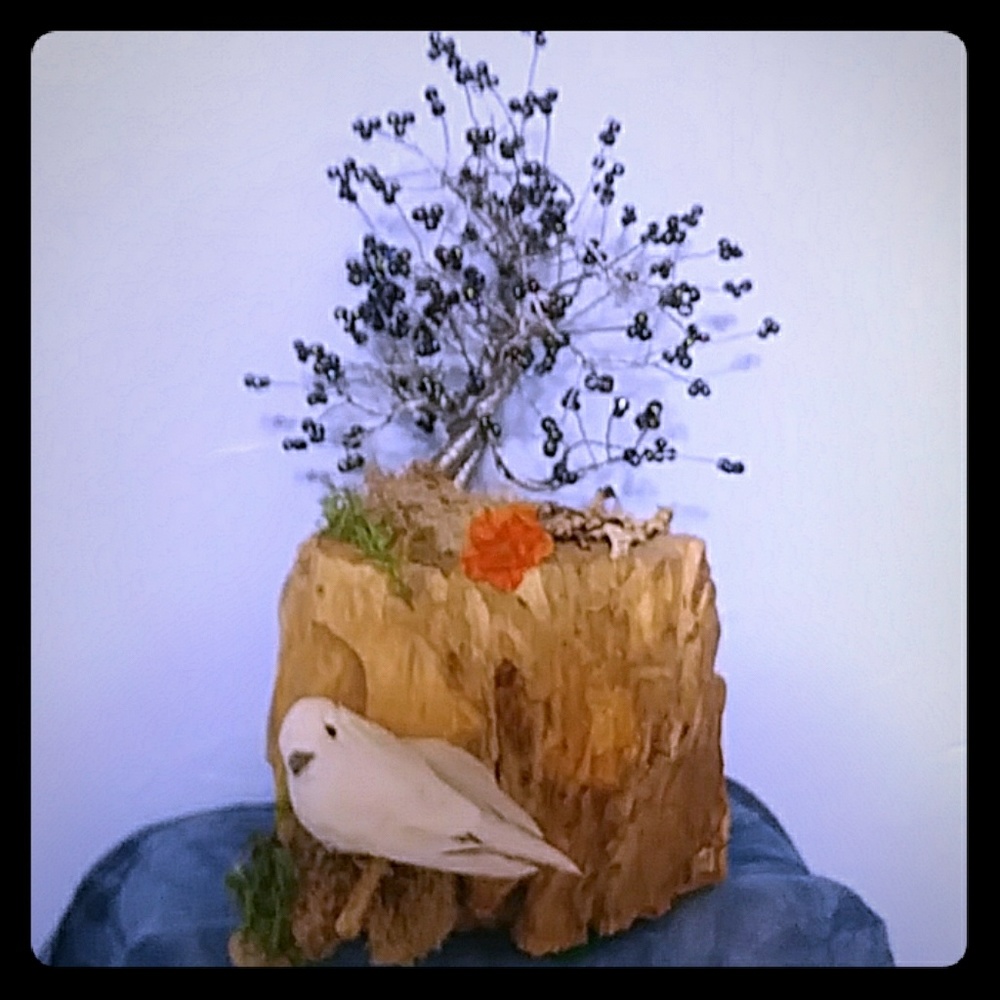 Wire tree and bird